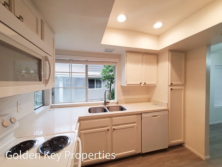 2982 Lexington Cir — Photo 5