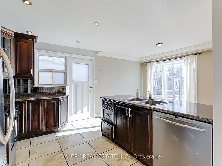 118 Dorcot Ave #MAIN — Photo 10