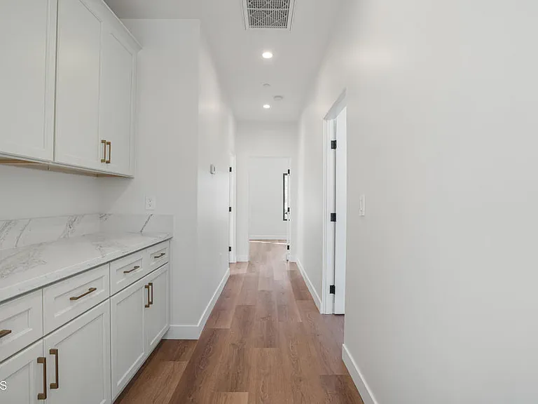 136 N Oakview Dr #103 — Photo 18