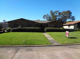 2331 Berry Ave, Groves, TX 77619