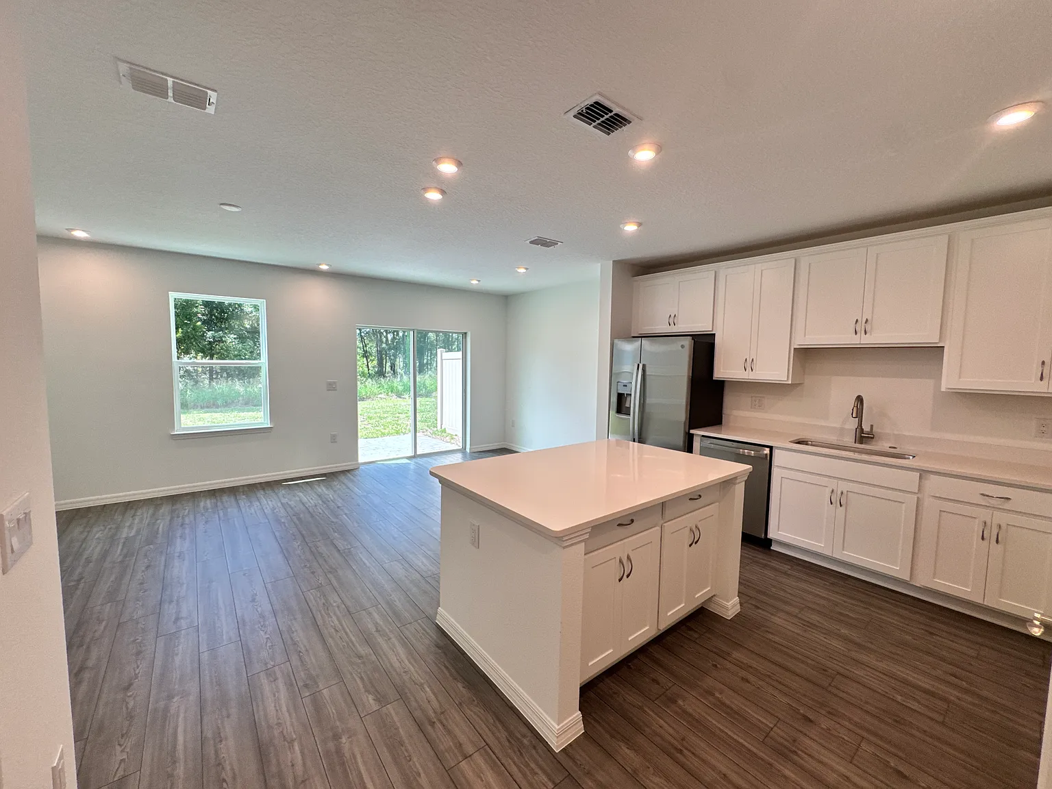 Unfurnished 3/2.5 Townhome In Tavares — Photo 4
