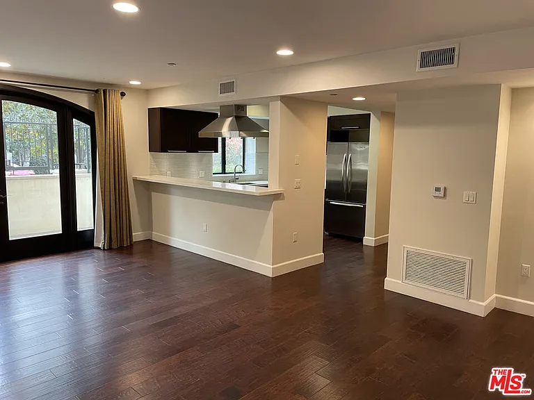 1636 S Beverly Glen Blvd #104 — Photo 4