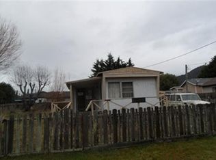 30 Cedar St, Klamath, CA 95548