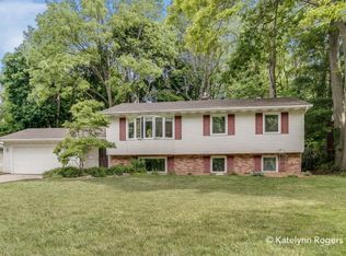 1605 Tremont Blvd NW, Grand Rapids, MI 49504