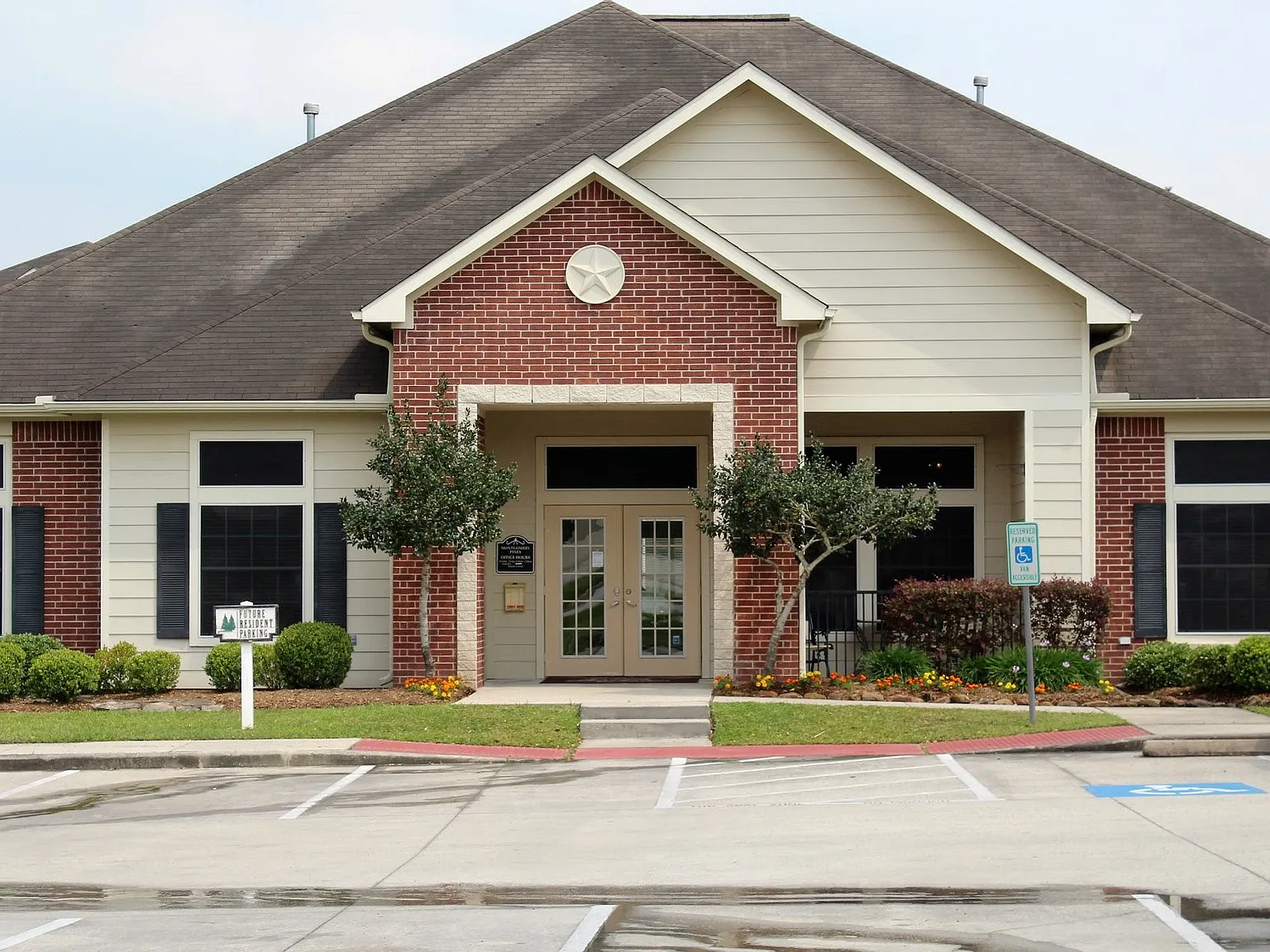 Montgomery Pines — Photo 2