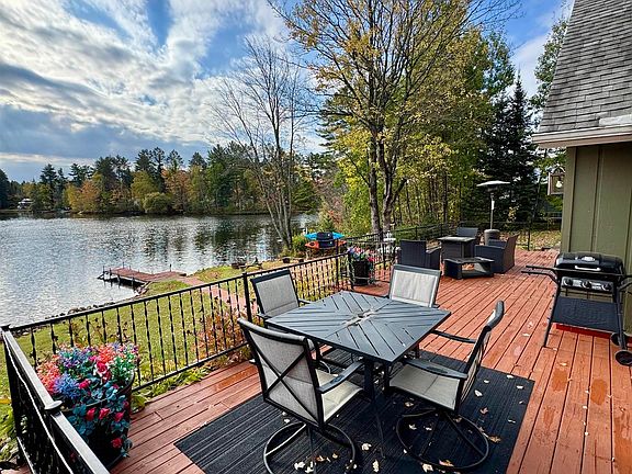 2nd image of 828 N Horseshoe Lake Dr