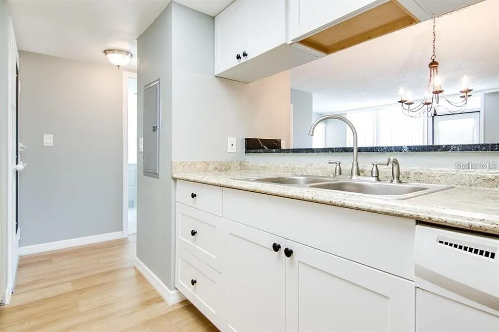 Studio, 1.0 bath, 565 sqft, $1,400 — Photo 3