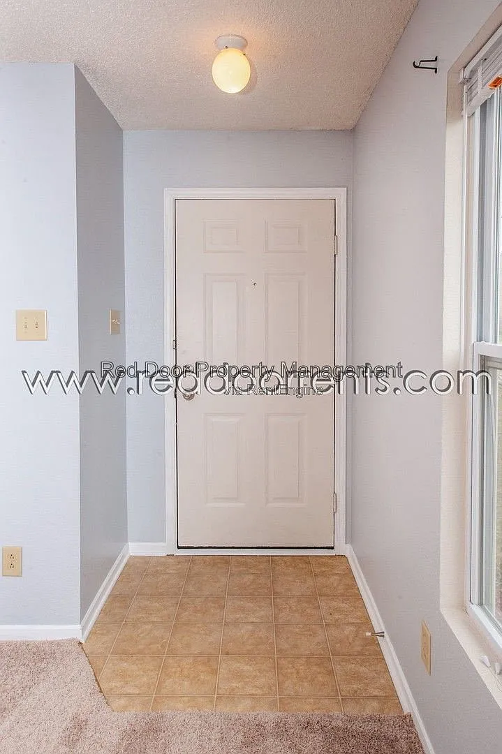3 bed, 2.0 bath, 1208 sqft, $1,695 — Photo 3