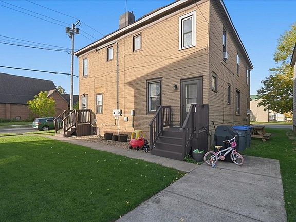 5th image of 1532 Banks Ave
