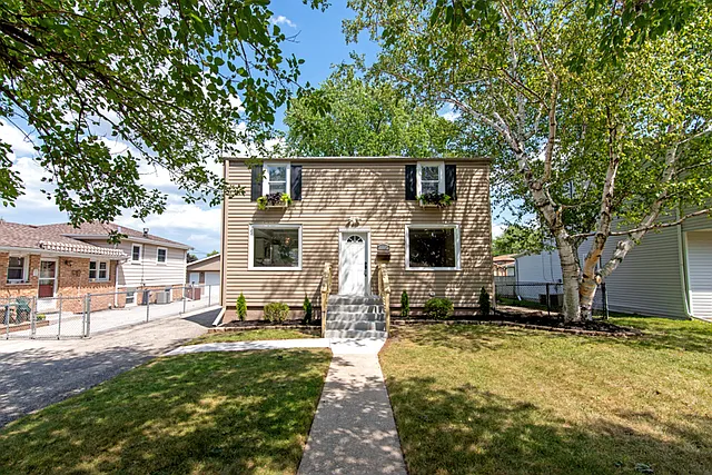10639 Oak Ave photo 1