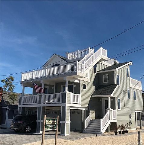 2nd image of 294 N 10th St