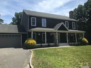 83 Brookfield Ave, Center Moriches, NY 11934