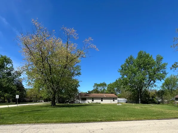 1-5 N Parls St, Essex, IL 60935