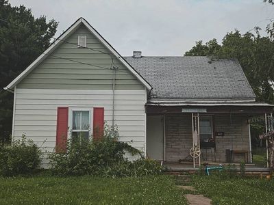 807 W Court St, Fairfield, IL, 62837