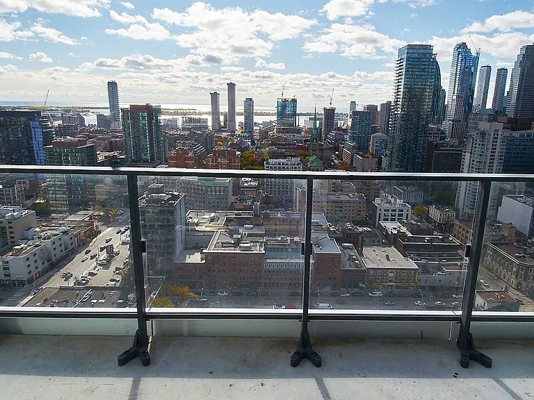88 Queen St E #1210 — Photo 11