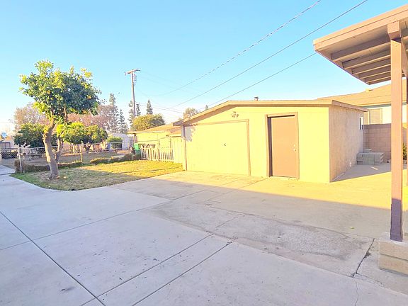 4th image of 2126 Walnut St