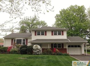 8 Sherwood Rd, Edison, NJ 08820