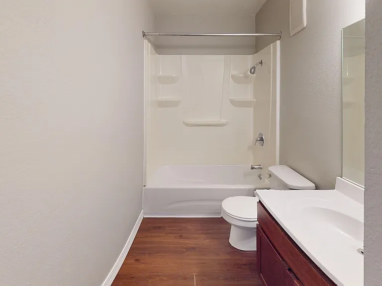 Garden Pointe Apartments — Photo 27
