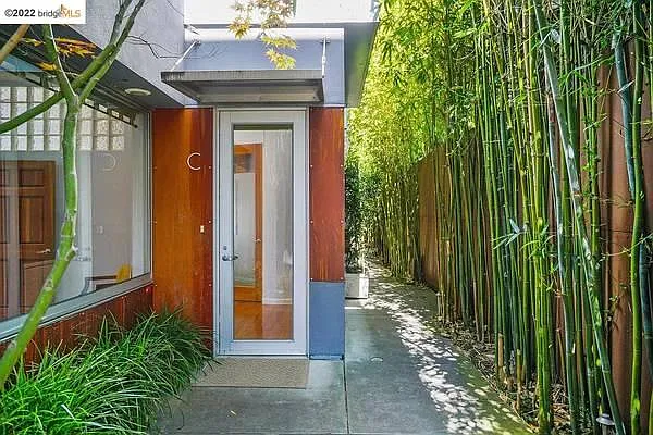 2709 10th St — Photo 2