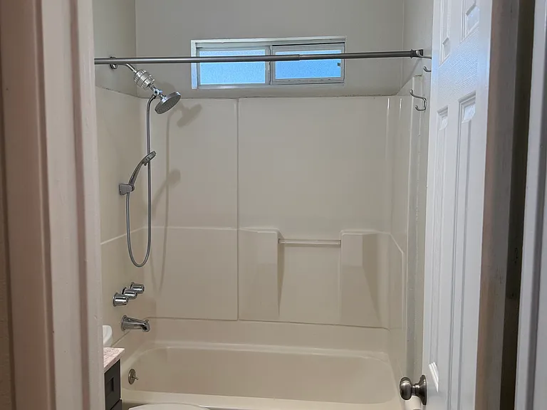 24433 University Ave — Photo 12