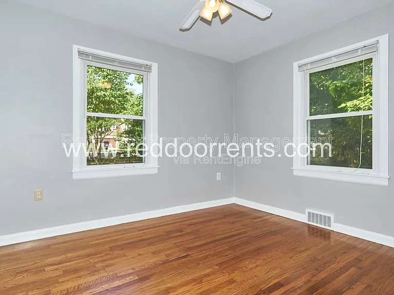 385 W Hawthorne St — Photo 20