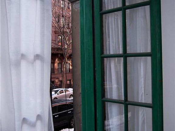 5th image of 103 W 74th St APT 1