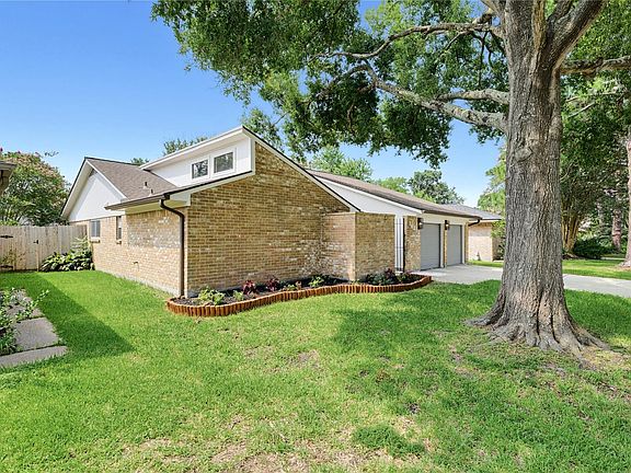 3rd image of 16310 Havenhurst Dr