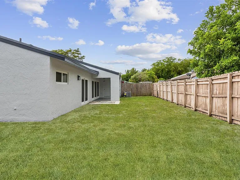 6993 NW 29th Way — Photo 11
