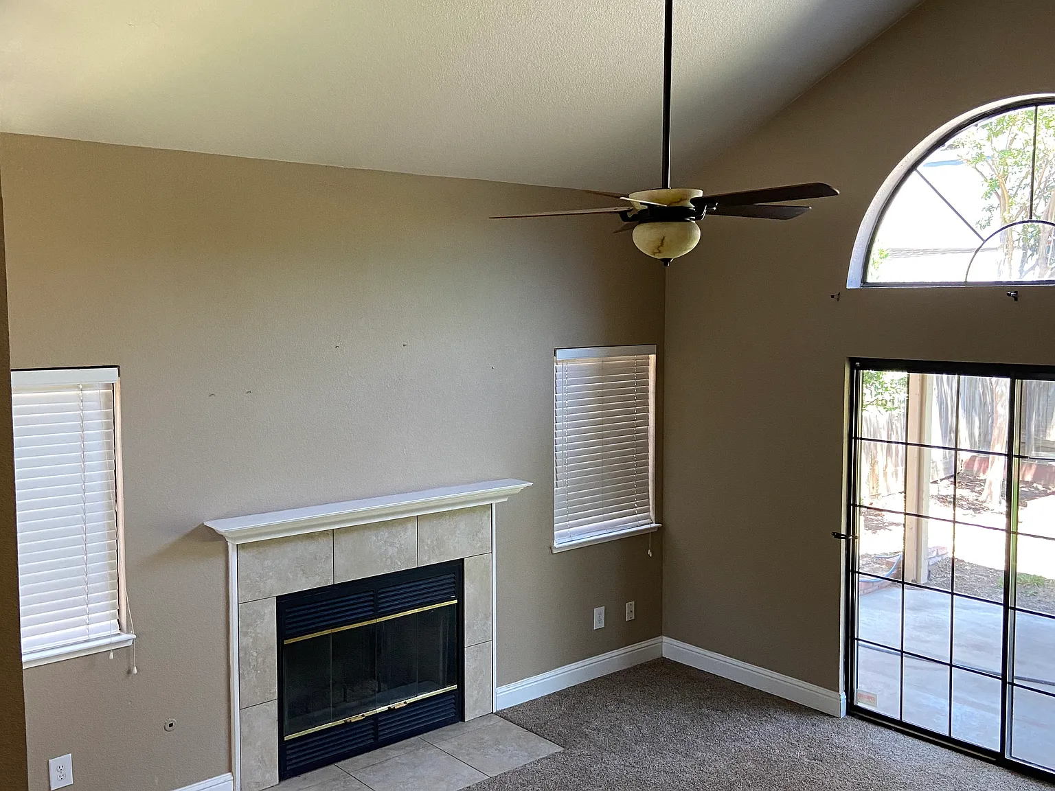 4 bed, 2.5 bath, 2100 sqft, $2,700 — Photo 3