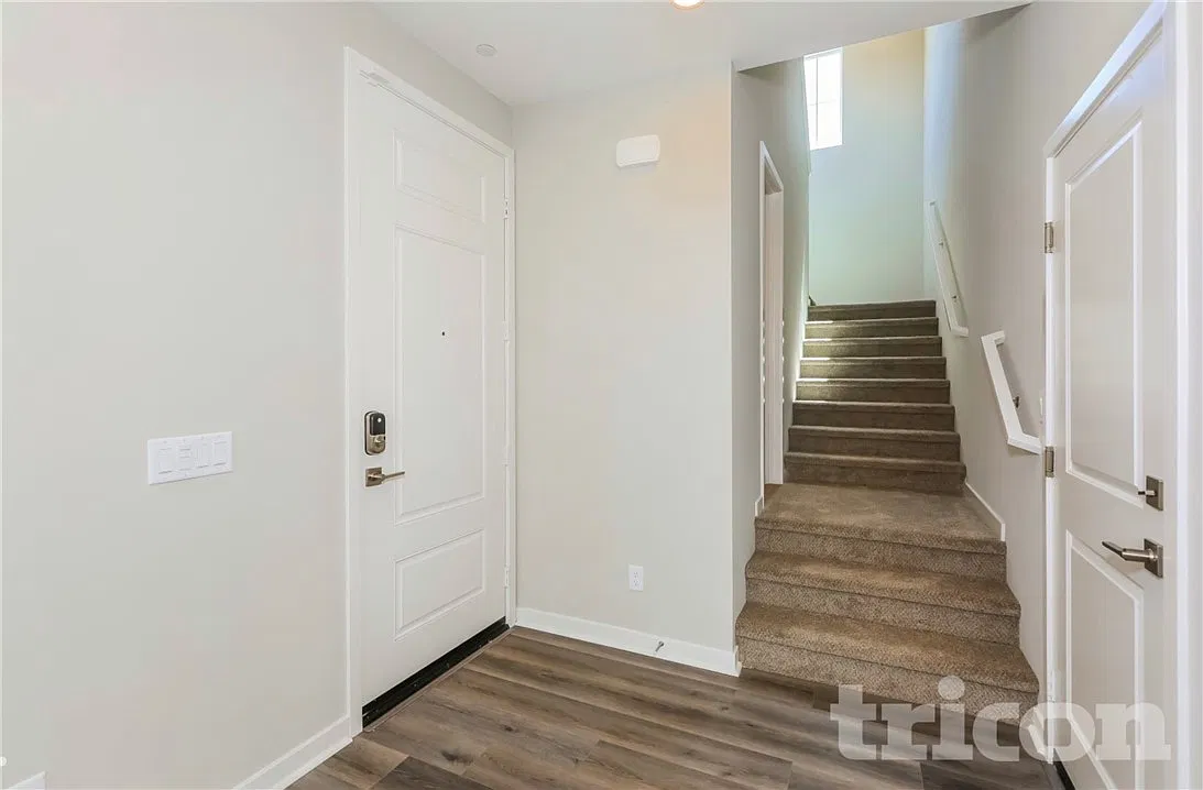 3 bed, 2.5 bath, 1524 sqft, $3,289 — Photo 4