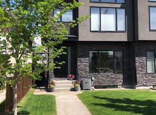 1126 W 40th St SW, Calgary, AB T3C1W5
