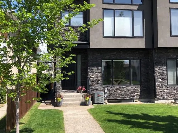 1126 W 40th St SW, Calgary, AB T3C 1W5