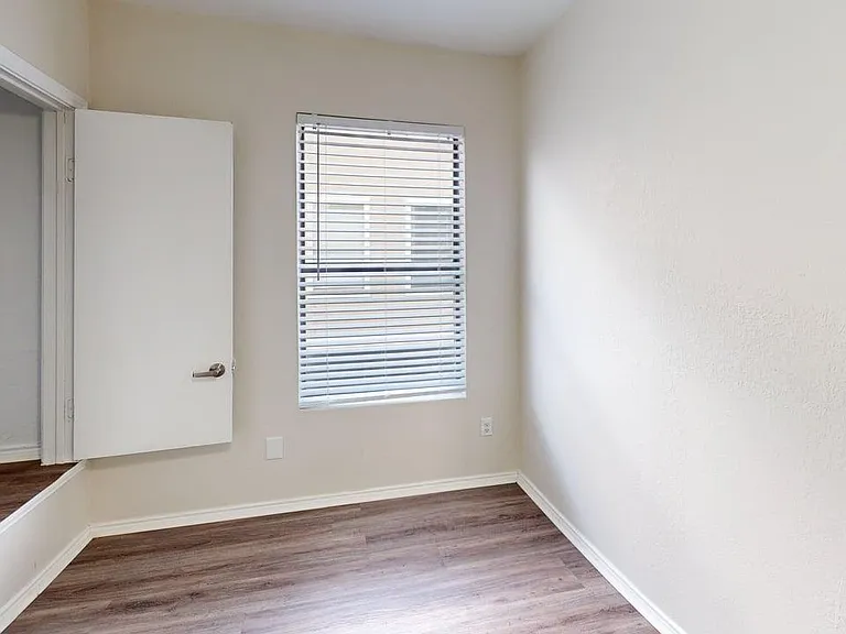 Davis Square Apartments — Photo 35