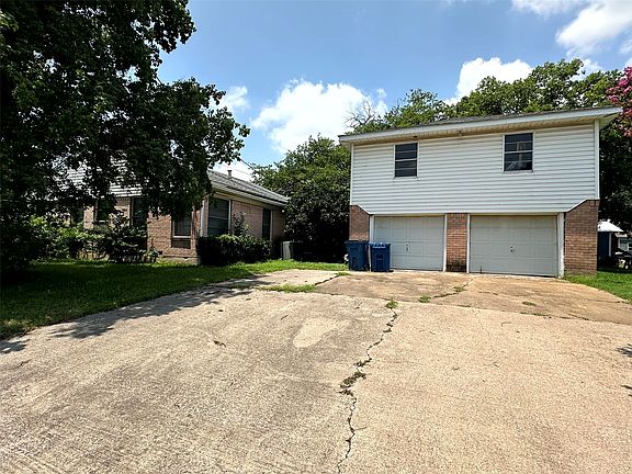4th image of 102 Denton St