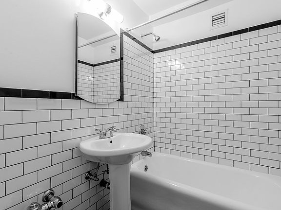 5th image of 310 E 44th St APT 315