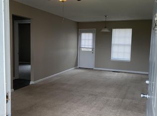 2070 Carneal Ln, Oak Grove, KY 42262