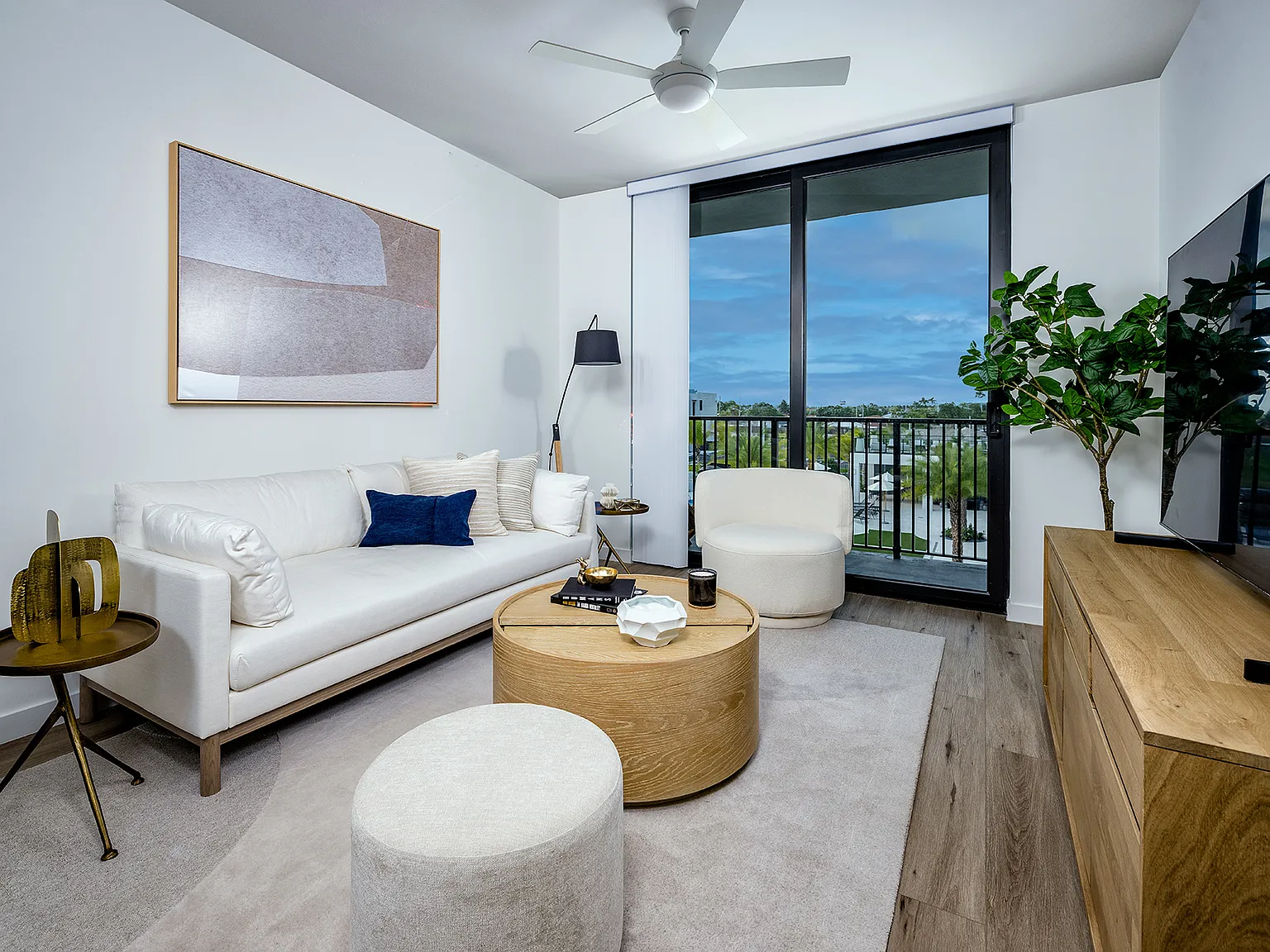2 bed, 981 sqft, $2,269 — Photo 3