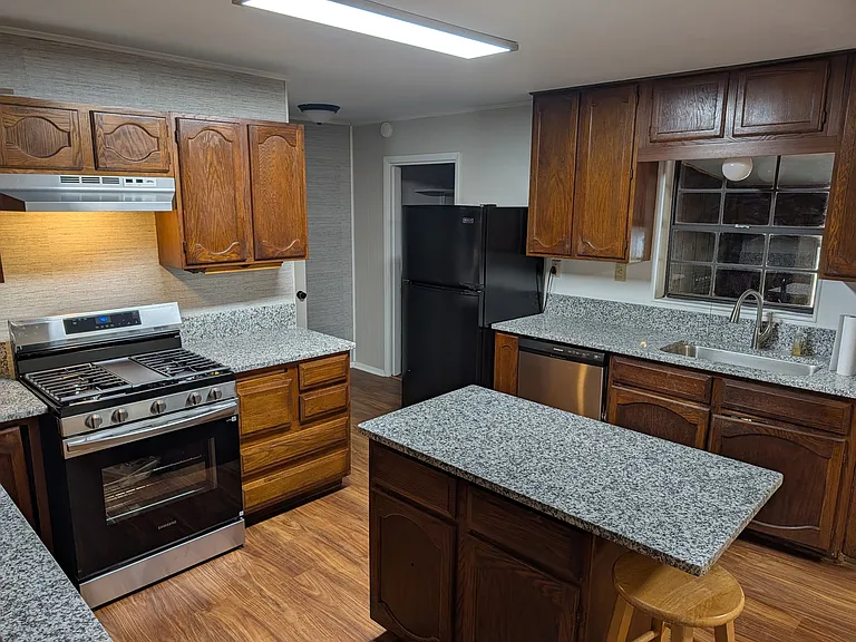 3406 Larkspur Ln — Photo 4