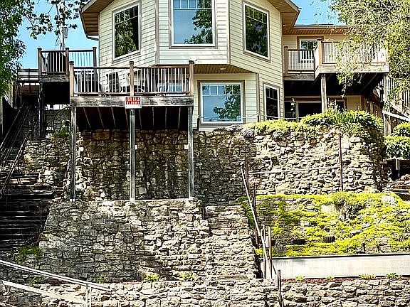 2nd image of 343 Sandy Point Rd