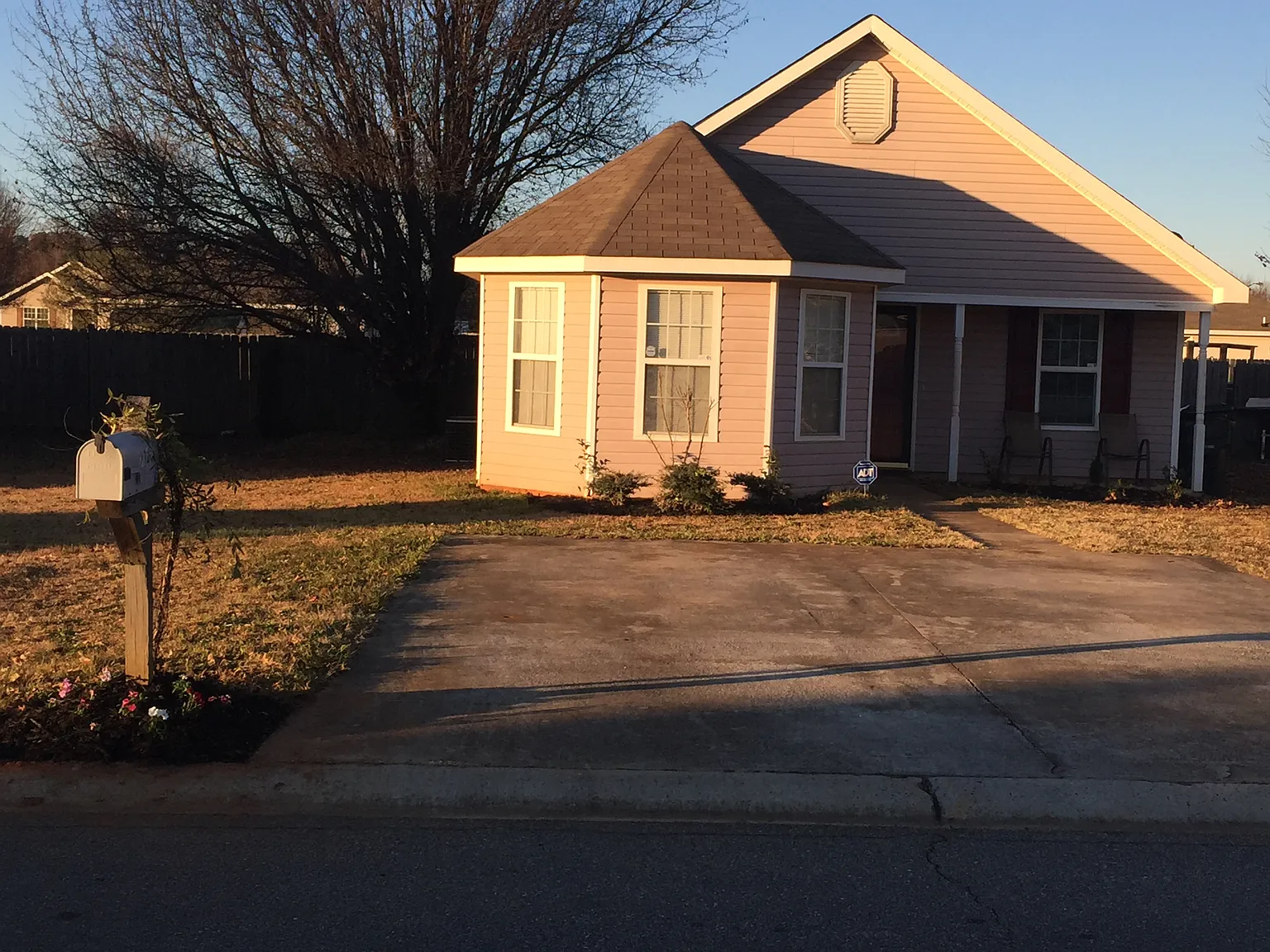 214 Strawbridge Ln photo 1