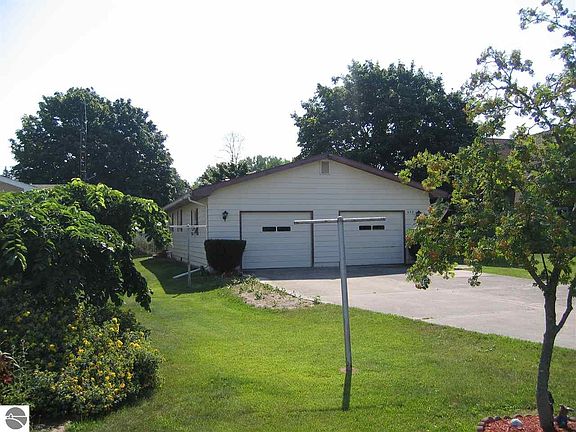 3rd image of 639 S Augres River Dr