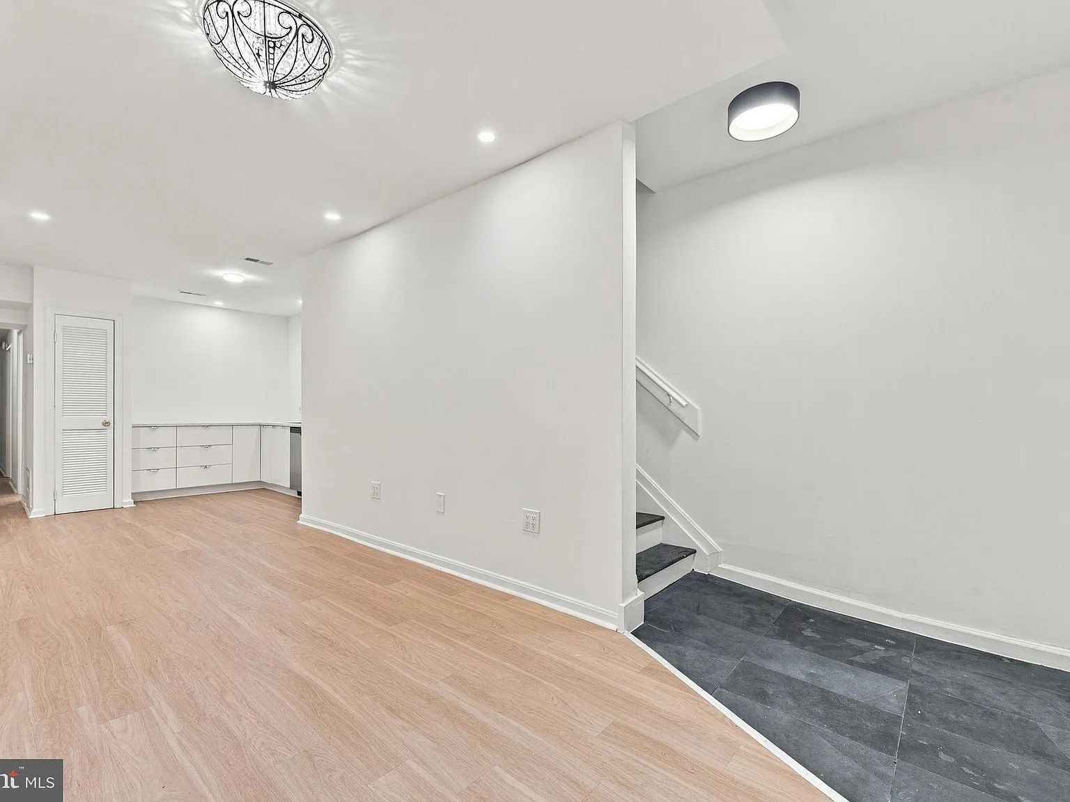 3 bed, 3.0 bath, 1656 sqft, $5,000 — Photo 4