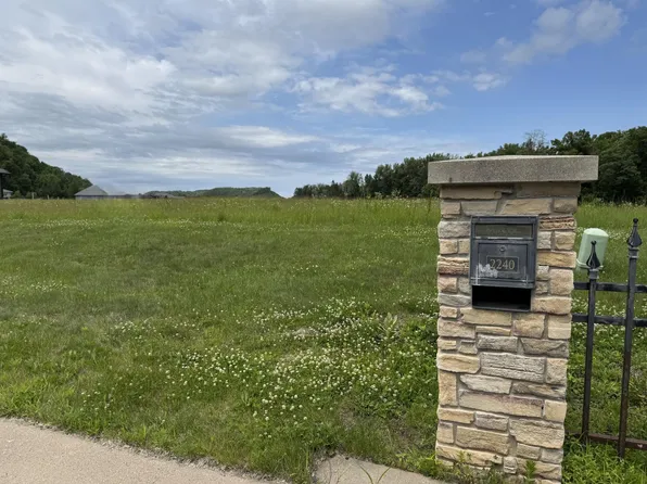 2240 Clubhouse Dr, Lake City, MN 55041