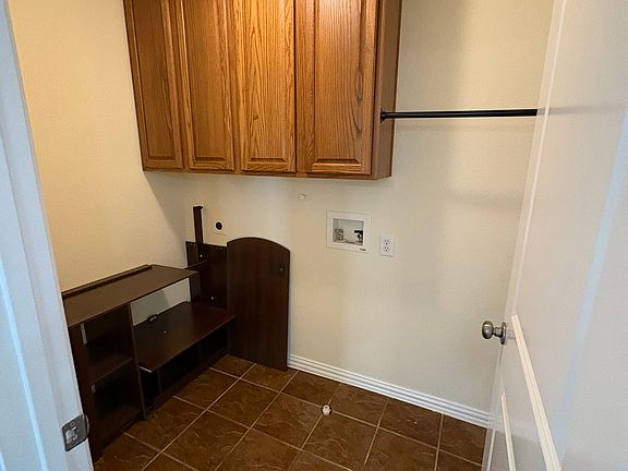 3rd image of 7905 Hannah St