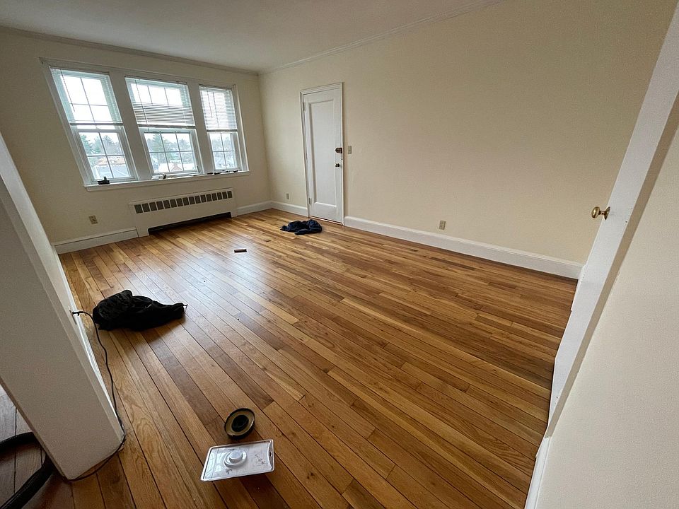 2nd image of 550A Belmont St #22