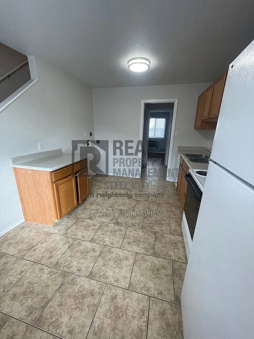 2 bed, 1.5 bath, 896 sqft, $950 — Photo 3