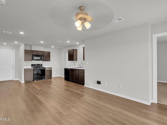 3rd image of 1069 Whitebrush Rd