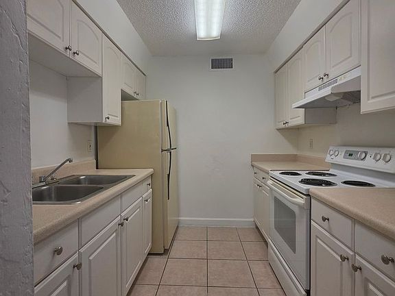 4th image of 1835-1841 S Segrave St #1839-35