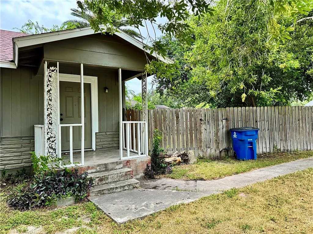 3 bed, 1066 sqft, $1,575 — Photo 2
