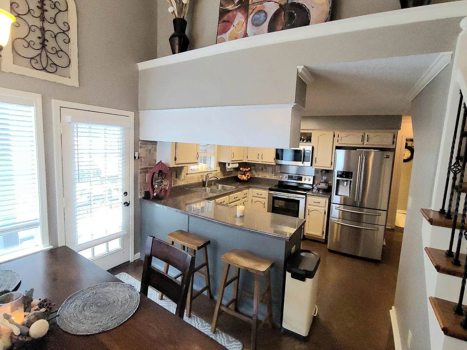 3 bed, 2.5 bath, 1800 sqft, $1,950 — Photo 3